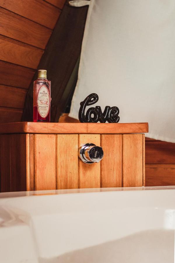 Chale Romantico Com Banheira De Hidromassagem E Lareira Bom Retiro  Exterior foto